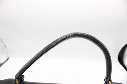 HERMES. Sac Kelly 32 retourné en cuir noir,...
