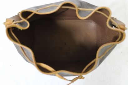 LOUIS VUITTON. Sac Noé en toile monogramme...