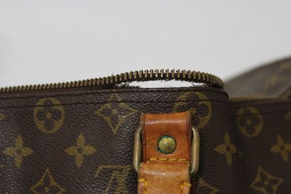 LOUIS VUITTON. Sac Keepall 50 en toile monogramme...