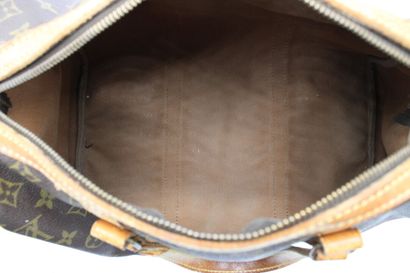 LOUIS VUITTON. Sac Keepall en toile monogramme...