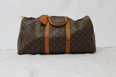 LOUIS VUITTON. Sac Keepall 50 en toile monogramme...