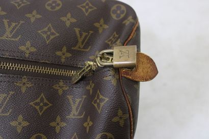 LOUIS VUITTON. Sac Keepall 60 en toile monogramme...