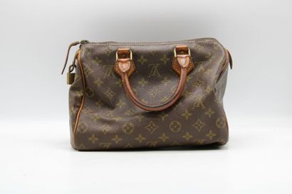 LOUIS VUITTON. Sac Speedy 25 en toile monogramme...