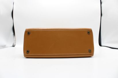 HERMES. Sac Kelly 28 retourné en veau chamonix...