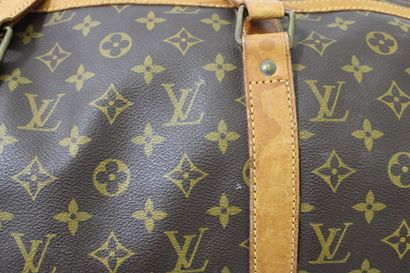 LOUIS VUITTON. Sac Keepall 55 en toile monogramme...