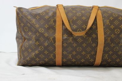LOUIS VUITTON. Sac Keepall 55 en toile monogramme...