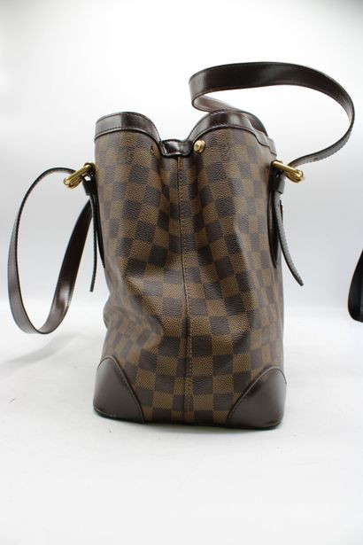 LOUIS VUITTON. Sac cabas en toile damier...