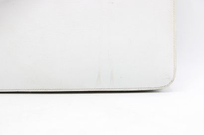 HERMES. Sac Ring en cuir grainé blanc, intérieur...