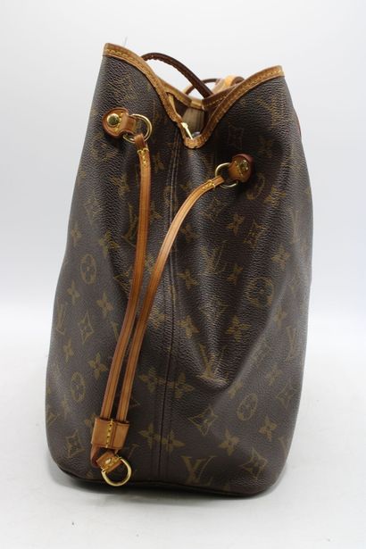LOUIS VUITTON. Sac Neverfull en toile monogramme...