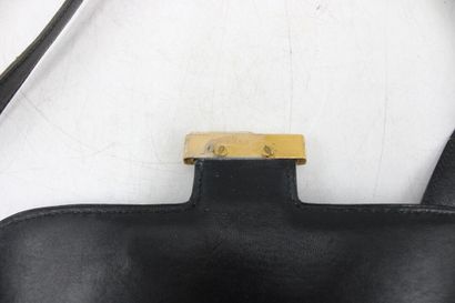 HERMES. Sac Constance en box noir, garniture...
