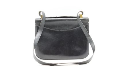 HERMES. Sac Constance en box noir, garniture...