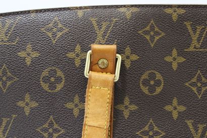 LOUIS VUITTON. Sac Babylone en toile monogramme...