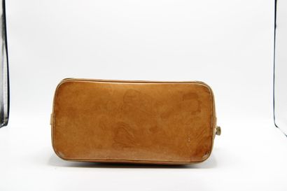 LOUIS VUITTON. Sac Alma en toile monogramme...