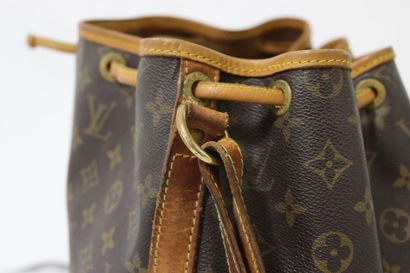 LOUIS VUITTON. Sac Noé en toile monogramme...