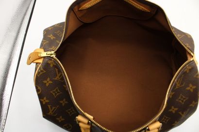 LOUIS VUITTON. Sac Speedy 40 en toile monogramme...