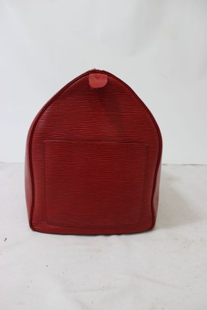 LOUIS VUITTON. Sac Keepall 50 en cuir épi...