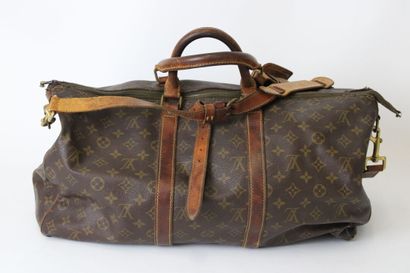 LOUIS VUITTON. Sac Keepall en toile monogramme...