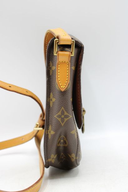 LOUIS VUITTON. Sac Saint Cloud en toile monogramme...