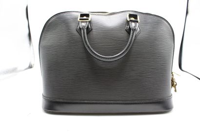 LOUIS VUITTON. Sac Alma en cuir épi noir,...