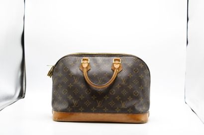LOUIS VUITTON. Sac Alma en toile monogramme...