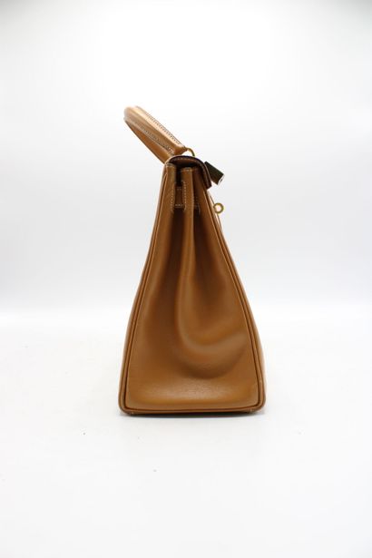 HERMES. Sac Kelly 28 retourné en veau chamonix...