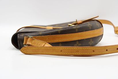 LOUIS VUITTON. Sac Chantilly en toile monogramme...