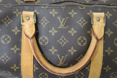 LOUIS VUITTON. Sac Keepall 60 en toile monogramme...