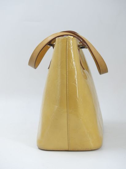 LOUIS VUITTON. Sac cabas en toile monogramme...