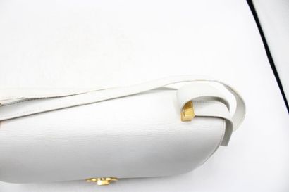 HERMES. Sac Ring en cuir grainé blanc, intérieur...
