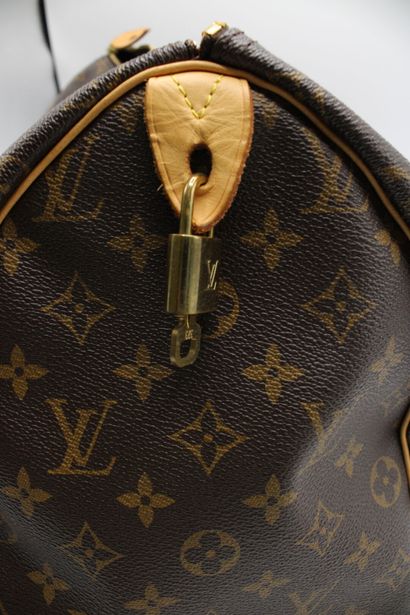 LOUIS VUITTON. Sac Speedy 40 en toile monogramme...
