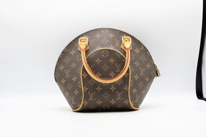 LOUIS VUITTON. Sac à main Ellipse petit modèle...