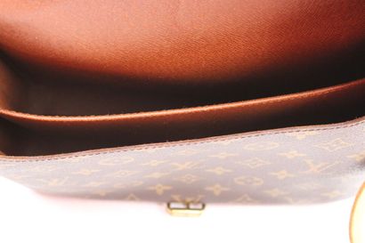 LOUIS VUITTON. Sac cartouchière en toile...