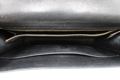 HERMES. Sac Constance en box noir, garniture...
