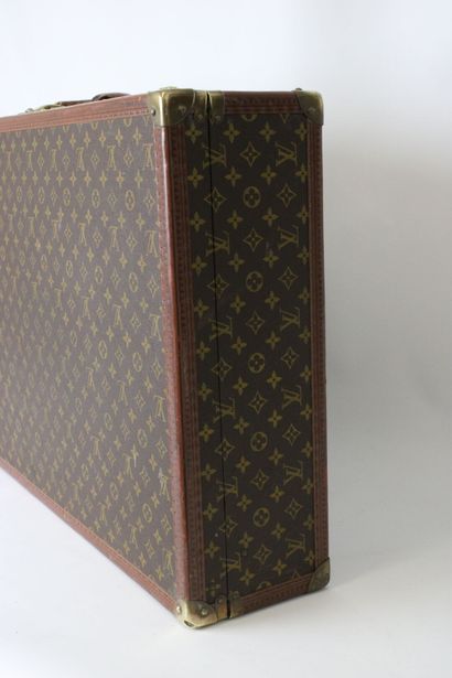 LOUIS VUITTON. Valise rigide Bisten en toile...