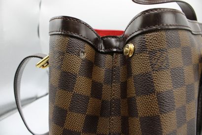 LOUIS VUITTON. Sac cabas en toile damier...
