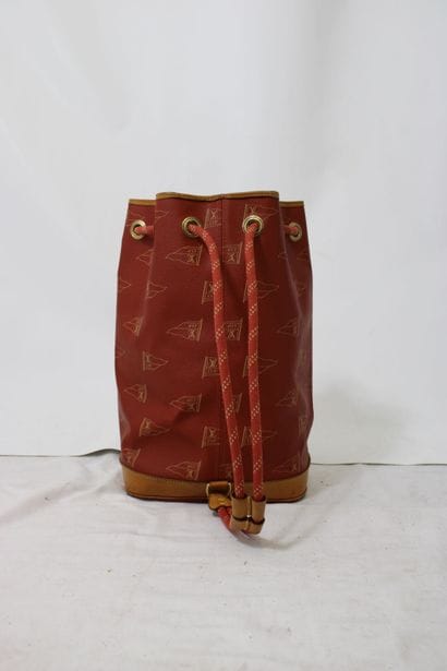 LOUIS VUITTON. Sac marin Cup en toile enduite...