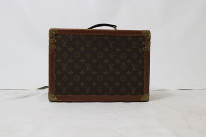 LOUIS VUITTON. Vanity en toile monogramme...