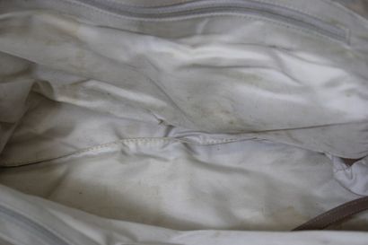 CHANEL. Sac cabas en tissu beige monogramme,...