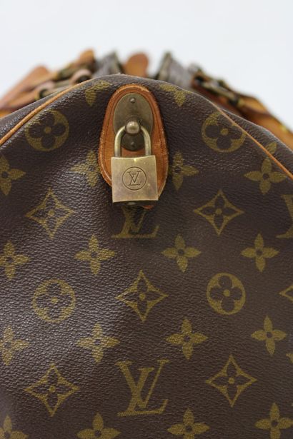 LOUIS VUITTON. Sac Keepall 50 en toile monogramme...