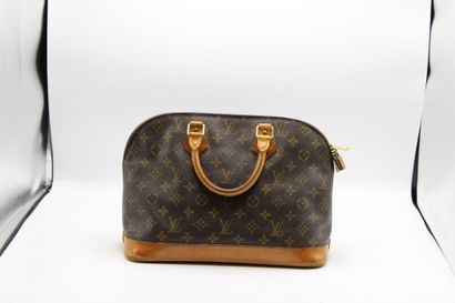 LOUIS VUITTON. Sac Alma en toile monogramme...
