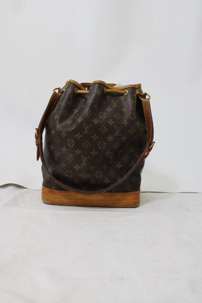 LOUIS VUITTON. Sac Noé en toile monogramme...