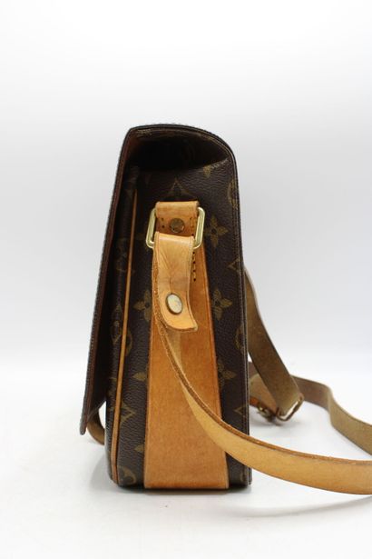 LOUIS VUITTON. Sac cartouchière en toile...