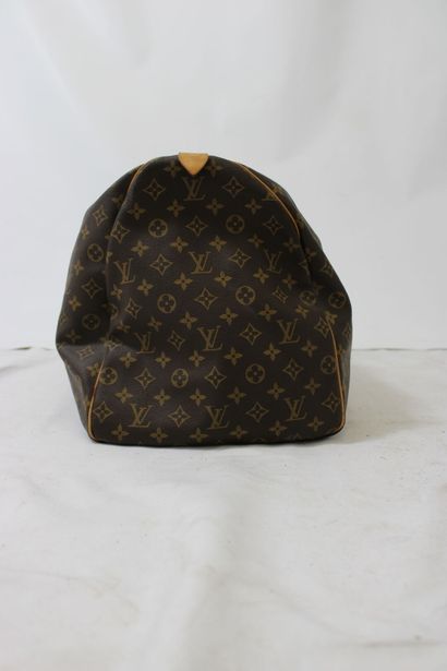 LOUIS VUITTON. Sac Keepall 60 en toile monogramme...