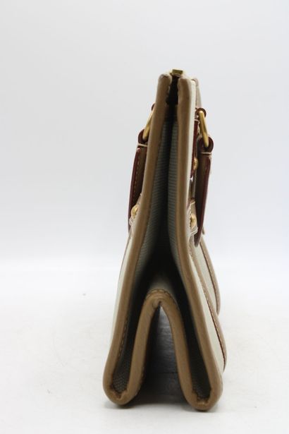 LOUIS VUITTON. Sac à main en chèvre beige...