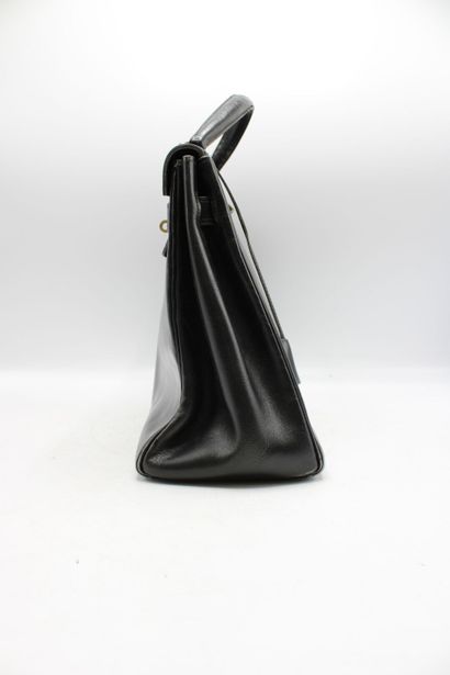 HERMES. Sac Kelly 32 retourné en cuir noir,...