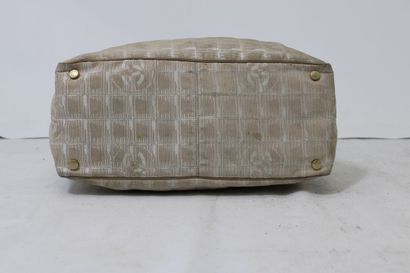 CHANEL. Sac cabas en tissu beige monogramme,...