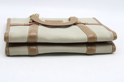 LOUIS VUITTON. Sac à main en chèvre beige...