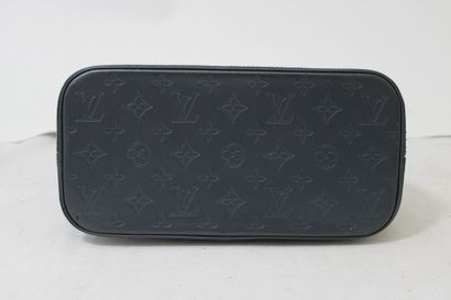 LOUIS VUITTON. Sac à main en cuir monogramme...