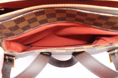 LOUIS VUITTON. Sac à main en toile damier...