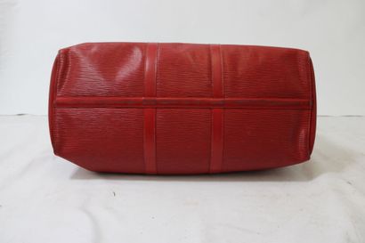 LOUIS VUITTON. Sac Keepall 50 en cuir épi...